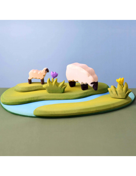 Gras klein met gele bloem