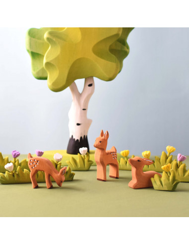 Gras klein met gele bloem