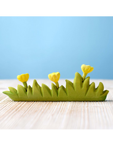 Groot gras met gele bloemen