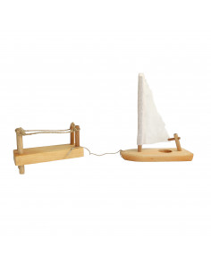 Aanlegsteiger met zeilboot